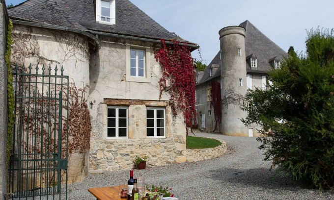 Moulis House | 4 star holiday accommodation in the Pyrenees, in the grounds of a Château