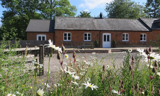 Marlborough Cottage | 4 Star holiday cottage on farm near Marlborough, Stonehenge and Avebury