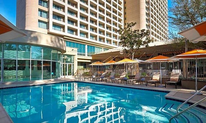 Warner Center Hotel | 4-Star Hotel ∙ Warner Center Marriott Woodland Hills