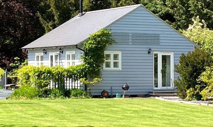 Tenterden Cottage | 4 Star Luxury Romantic Break - The Pavilion at Brunger House (Dog Friendly)