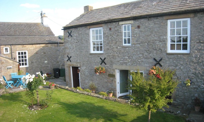 West Witton House | 4 Star Tastefully Renovated, Spacious Barn Conversion, Sleeps 2, Dog Friendly