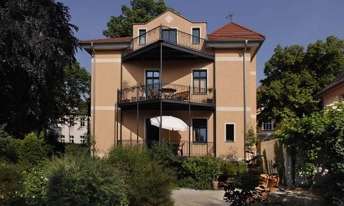 Karlshorst Apartment | 4-star vacation apartment in a very quiet and green villa location!