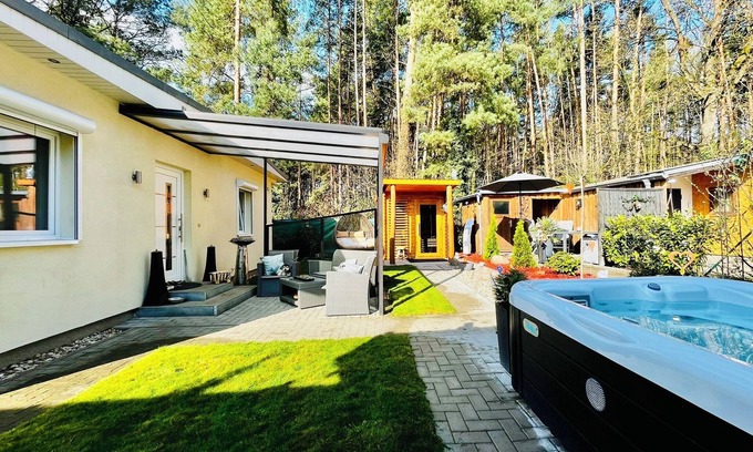 Michendorf House | 4 Sterneferienhaus Direkt am Wald, Nahe Potsdam & Berlin