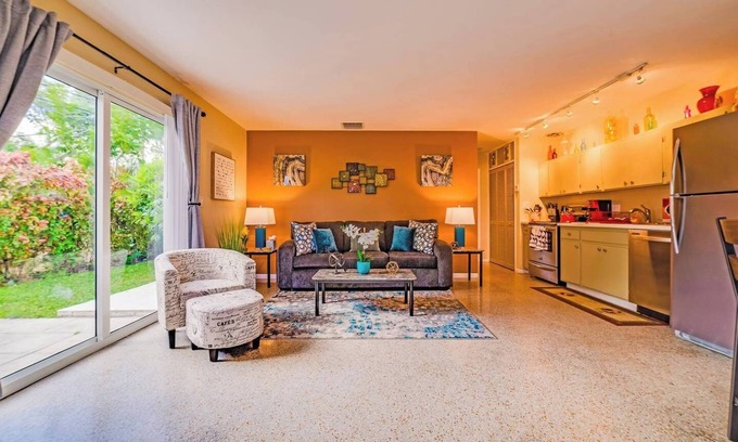 Poinsettia Heights Apartment | #4 ❤️ Sunny, Newly Furnished 1BR apt
