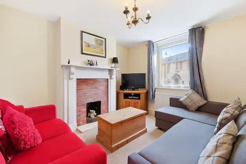 Kettering House | 4 to 5 bedroom house near Burton Latimer, Isham and Welly