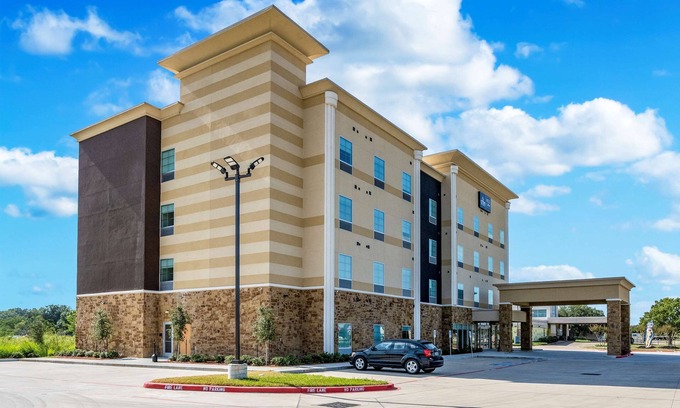 Katy Resort | 4 Units Close to Pin Oak Village Park, Kitchenette, FREE Breakfast & Parking!
