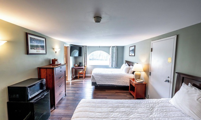 Shawnee On Delaware Hotel | 4 Units | Relaxing Mountain Retreat | Enjoy Scenic Views from a Charming Haven