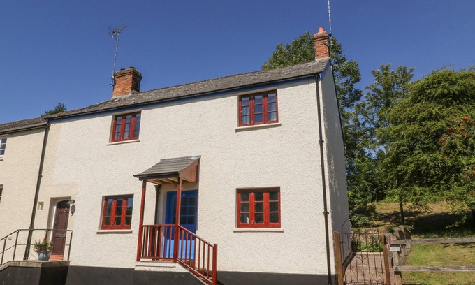 Long Barn Cottage | 4 VICTORIA TERRACE, pet friendly, with open fire in Bishop's Lydeard