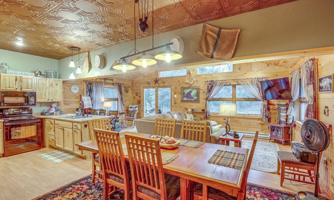 Wakefield Cabin | 40-Acre, Off-Grid Wakefield Retreat w/Gas Grill!