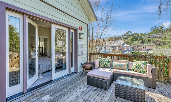 Picnic Valley House | 40 and Fabulous; 40 minutes to San Francisco, Wine country, or the Coast!