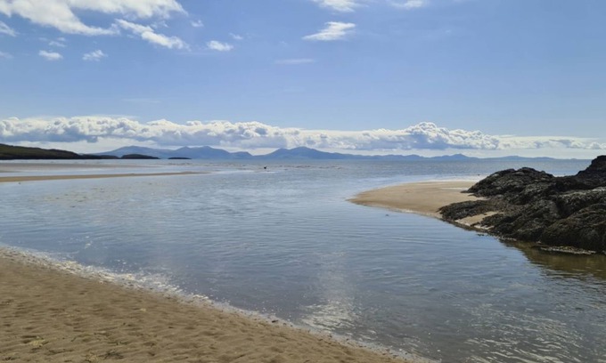 Ty Croes Cottage | 40 Church Street - a bungalow that sleeps 6 guests in 3 bedrooms