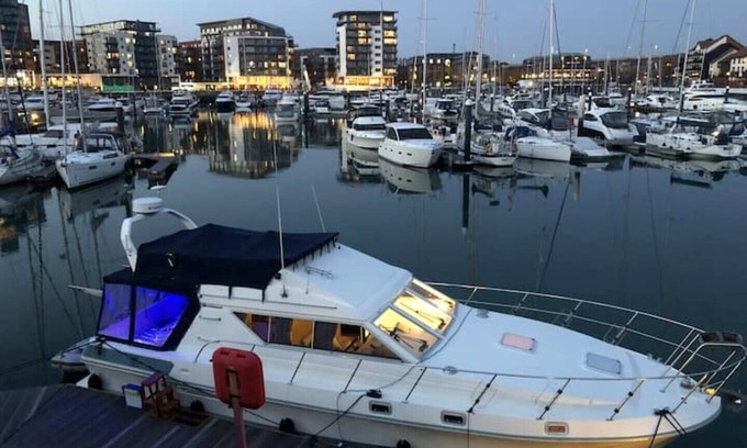 Southampton Boat Rental | 40 foot luxury yacht on 5* Ocean Village Marina