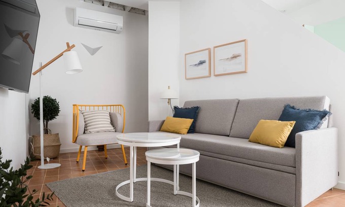 Doctor Barraquer-Grupo Renfe-Policlinico Apartment | 40 m² Apartment ∙ 1 bedroom ∙ 4 guests