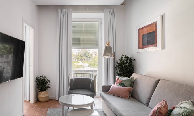 Doctor Barraquer-Grupo Renfe-Policlinico Apartment | 40 m² Apartment ∙ 2 bedrooms ∙ 5 guests