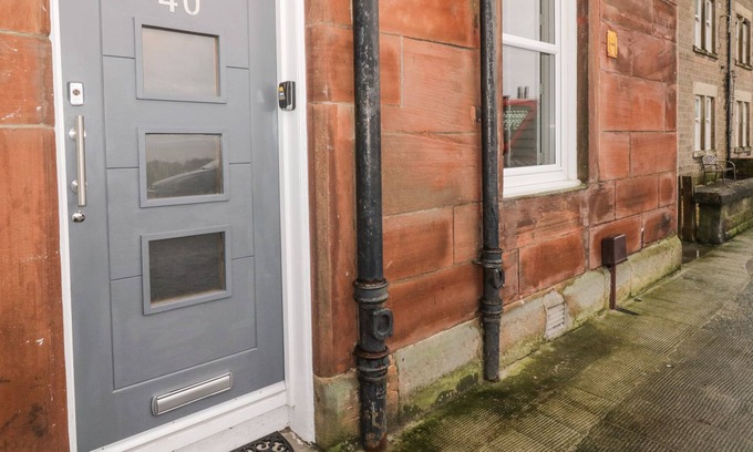 Fisherrow Cottage | 40 PROMENADE, pet friendly, country holiday cottage in Musselburgh