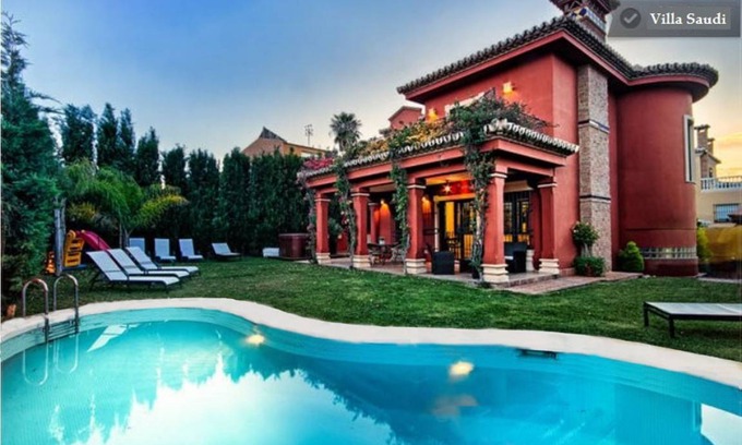 Torremolinos Villa | 400 m² Villa ∙ 4 bedrooms ∙ 8 guests