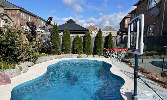 Bradford West Gwillimbury House | 4000 sq ft Executive Home With Heated Pool