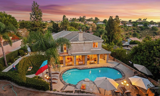 Cowan Heights House | 4000SF + 18min Disney! Stunning Pool w/Basketball/Pool Table/Huge Private Yard