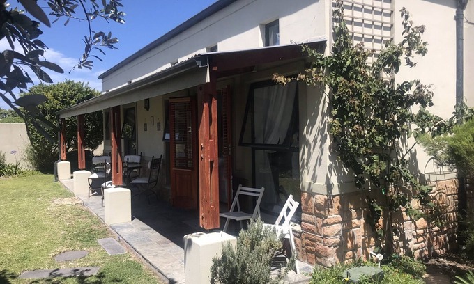 Struisbaai House | 400m from the beach .