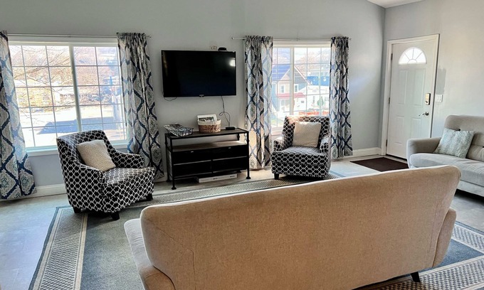 Watkins Glen House | 405 S. Madison, Suite B
