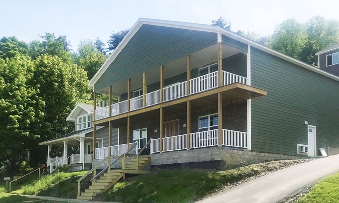 Watkins Glen House | 407 S. Madison Ave, Watkins Glen