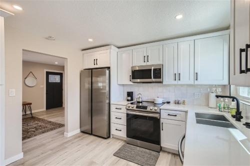 Lakewood House | 411 S Owens St - Lakewood