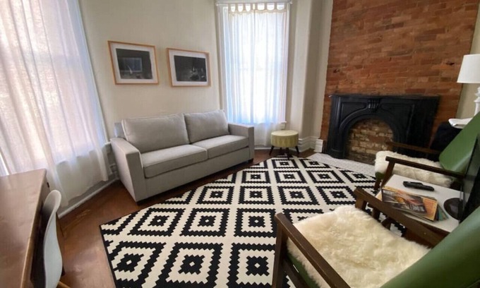 Old Louisville Apartment | 414 # 1 · Stellar Suites | Mid Century Vibes | St.James Ct