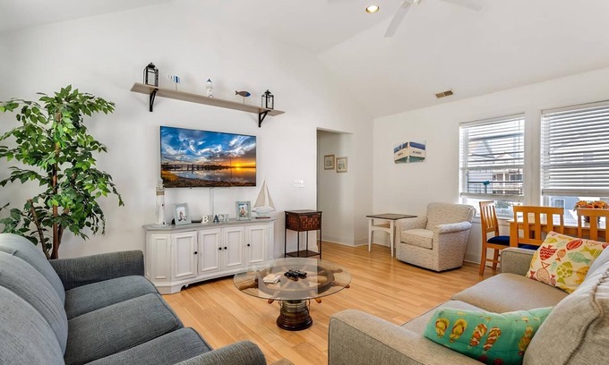 North Wildwood Condo | 414 E 17th Ave, 2nd Floor