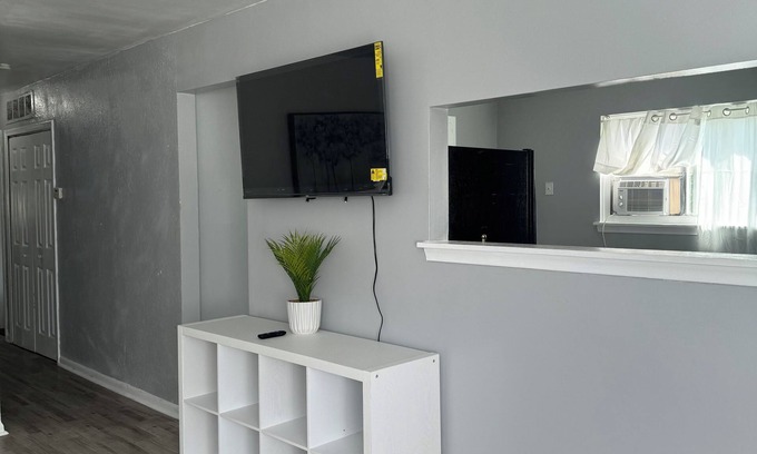 Detroit House | 420 friendly 3-bedroom house in Detroit with WiFi, AC
