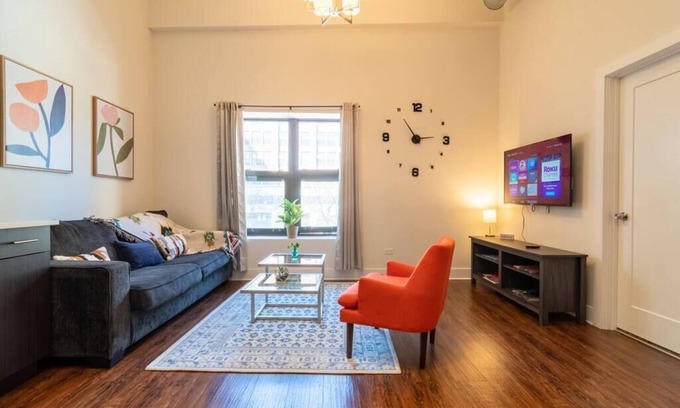 Near South Side Apartment | 420 friendly 3BR/2BA heaven with optional parking