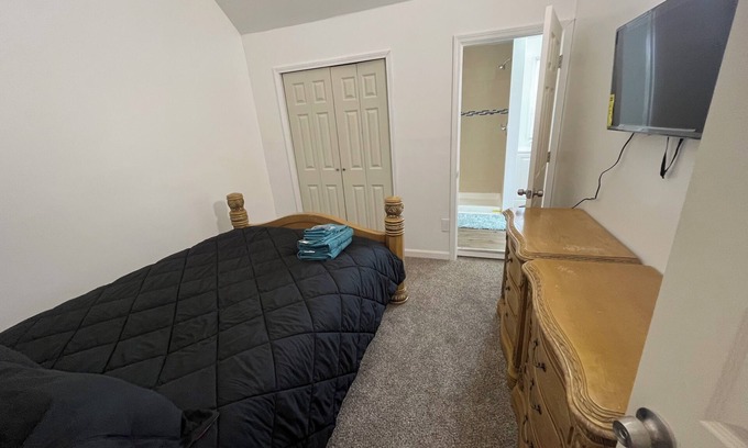 Detroit House | 420 friendly Spacious 3-bedroom house in cool Detroit with WiFi and AC