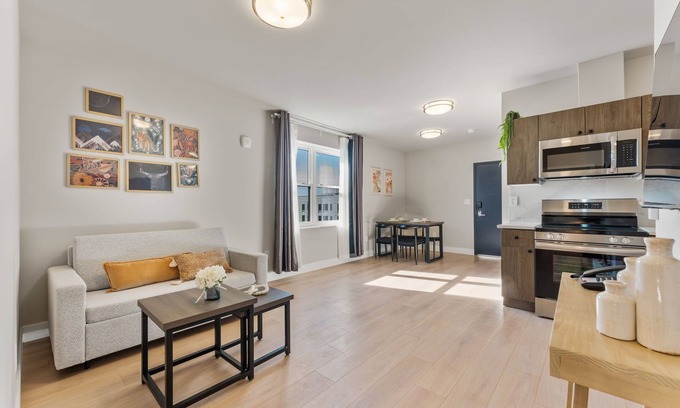 Spruce Hill Apartment | 4211 Suites