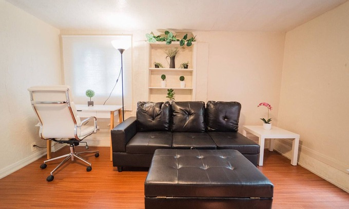 Mosswood Apartment | 425B Ground 3B1B Unit Gated Parking near Bart & FW, shops and restaurants