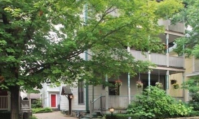 Chautauqua House | 43 Janes 4 Bedroom Home by Redawning