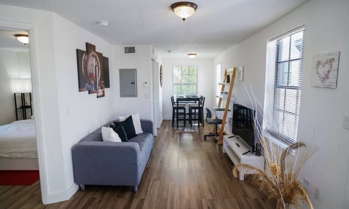 East Little Havana Apartment | 435 NW #2 · Modern Apartment near Brickell 2Br #2