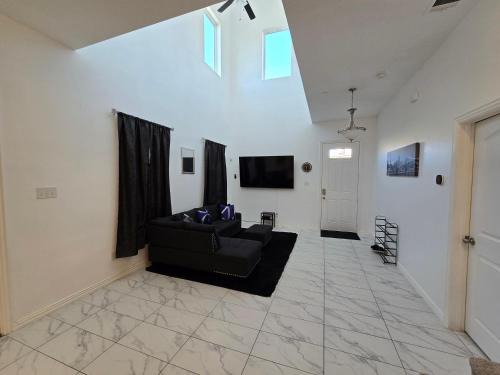 Irving House | 4375 Hebron St