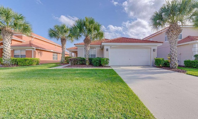 Solana House | 444 - Fabulous Newly Decorated 4 bed Pool Home with South Facing Deck