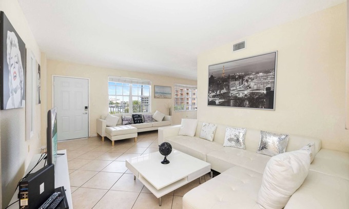 Clearwater Beach Condo | 445 Clearwater Hamden