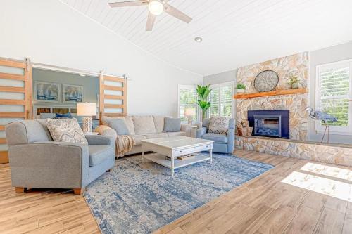 Convair Cove House | 445 Watts Way