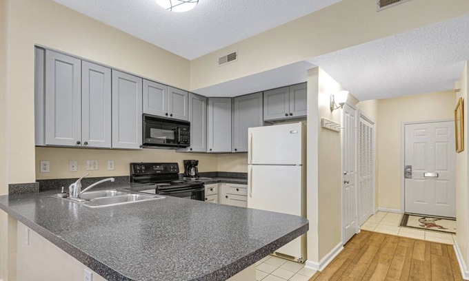 Red Hill Condo | 4595 Girvan Drive Legends