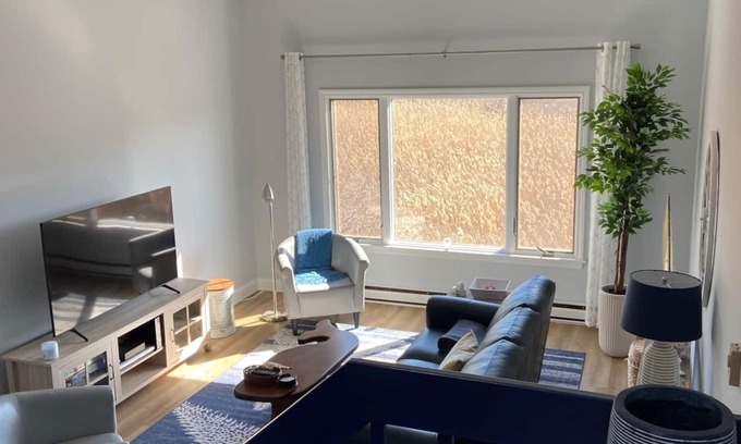 Hyannis House | 46 by the Sea, steps to private beach & heated pool, 1-mile from Main St., ocean views, AC, & Wi-Fi