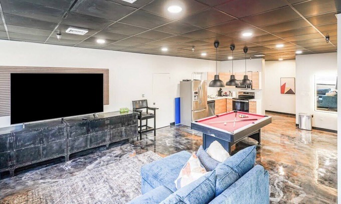 North Oakland Apartment | 461 Melwood Suites Unit 101 2Bed/2Bath