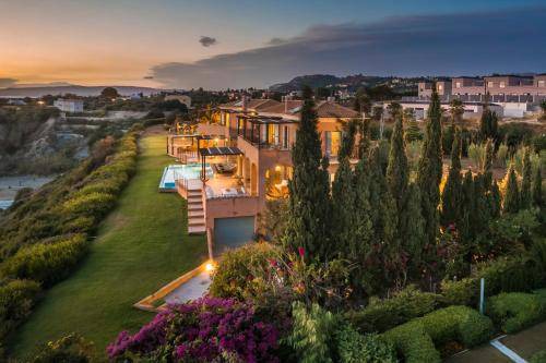 Svoronata Villa | 465 m² Villa ∙ 10 bedrooms ∙ 20 guests