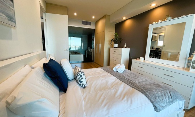 Perth Central Business District Apartment | 47 Breathtaking City RiverViews 2BR+Park