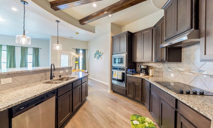 Medina Valley House | 4722 Modern Comforts in San Antonio