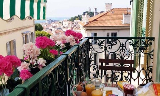 Riou - Petit Juas - Av de Grasse Apartment | 48. Bright and charming apt with a lovely view, two bedrooms and two bathrooms