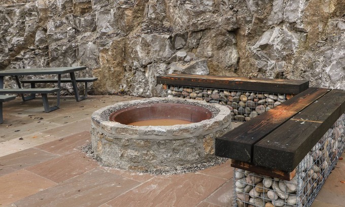 Stoney Middleton Cottage | 48 Rock Mill