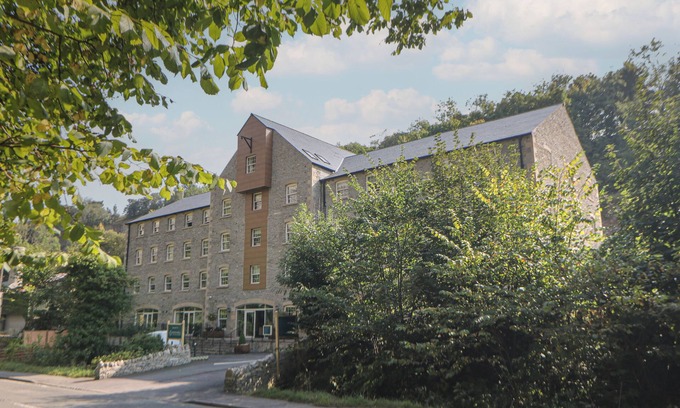 Stoney Middleton Cottage | 48 ROCK MILL, pet friendly, luxury holiday cottage in Calver