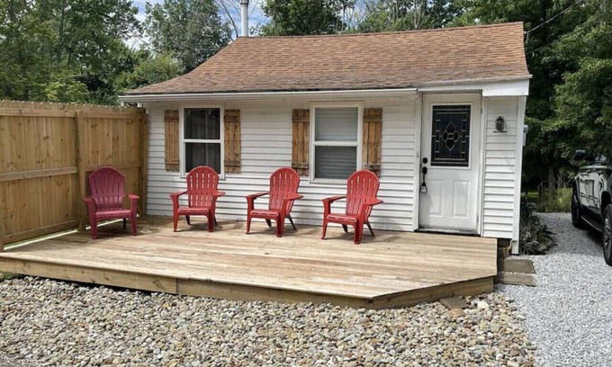 Geneva-on-the-Lake House | 4849 Presidential · 9 Minute Walk To Geneva on The Lake Strip