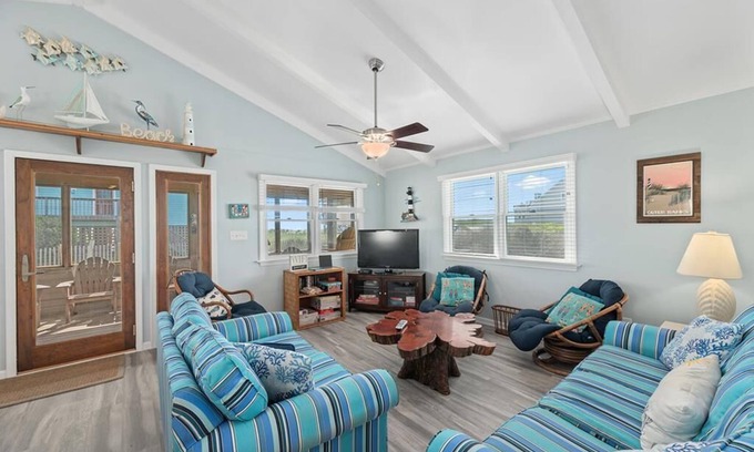 South Nags Head House | 486 - Recently Renovated and Only 1 Lot from the Ocean!
